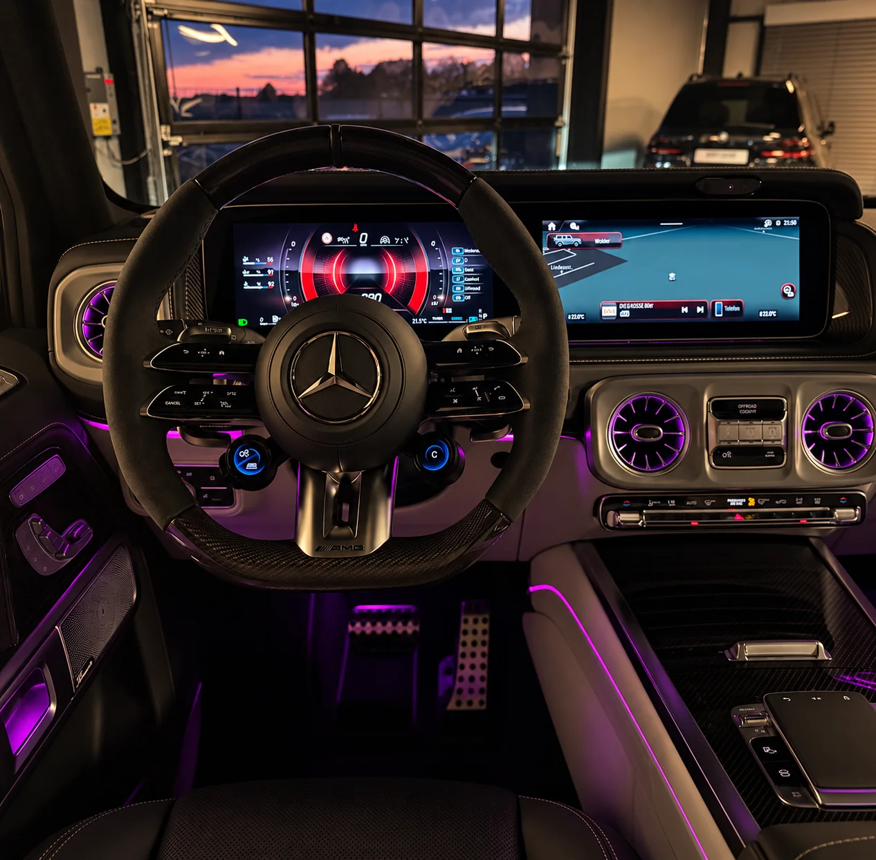 Mercedes-AMG Cockpit mit Ambientebeleuchtung