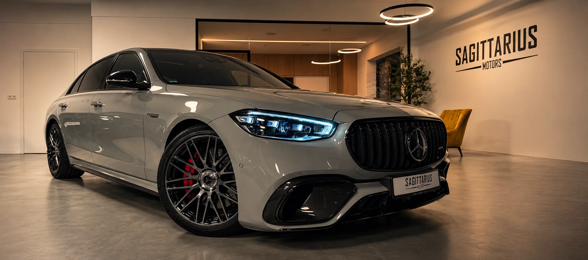 Mercedes-Maybach im Showroom von Sagittarius Motors