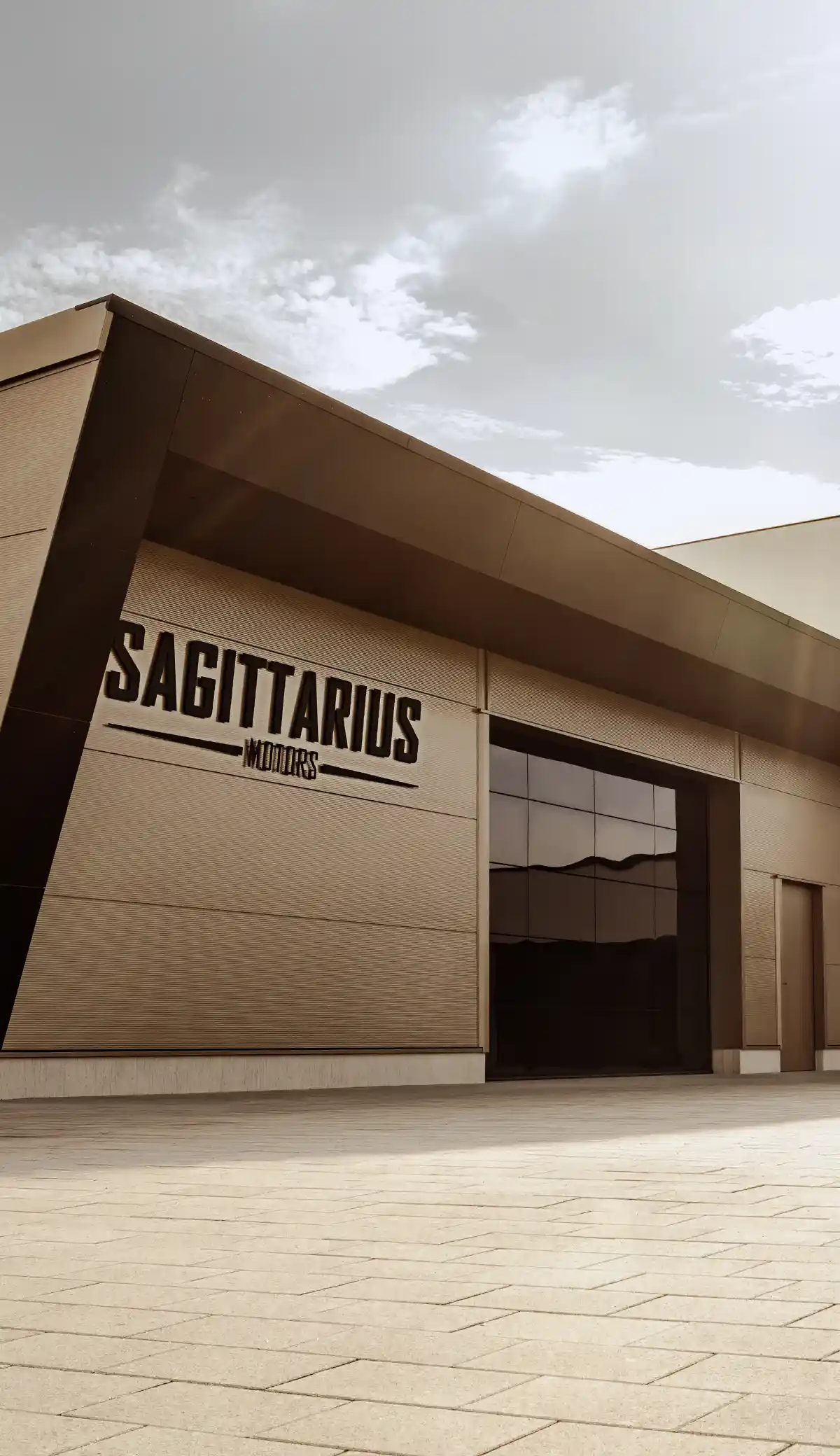 Außenansicht des Sagittarius-Motors-Showrooms in Salching